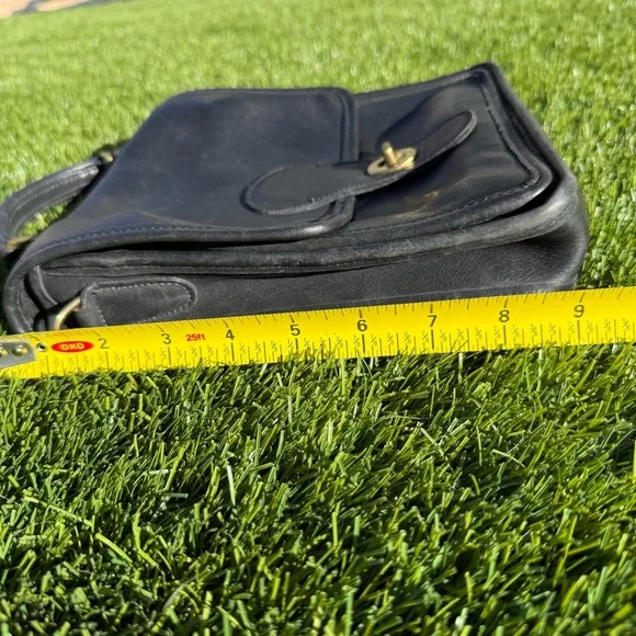 VTG Coach Station Bag 5130 Black Leather Brass Crossbody Satchel 90s USA - Picture 13 of 14